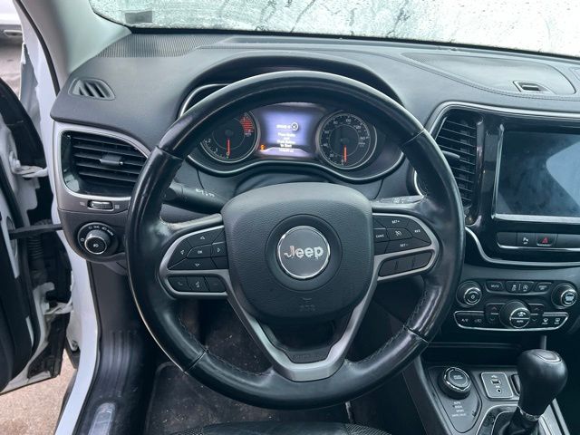 Thumbnail: 2019 Jeep Cherokee - 12