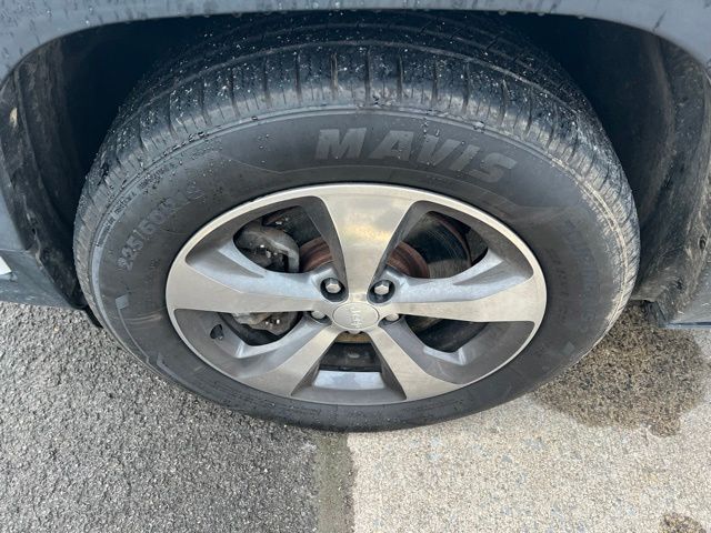 Thumbnail: 2019 Jeep Cherokee - 6