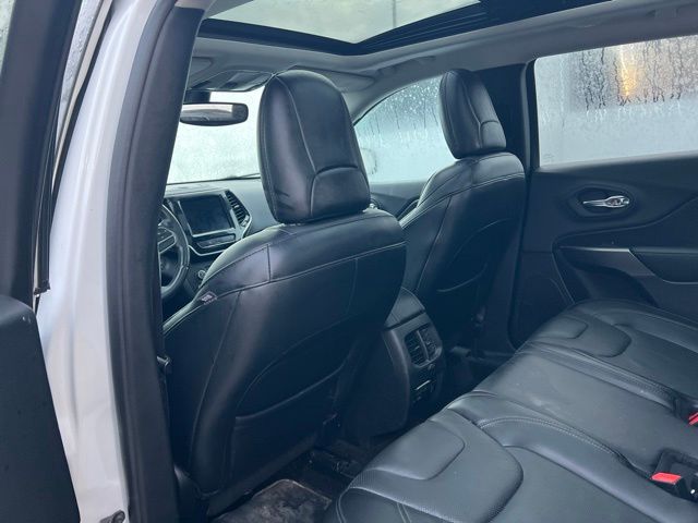 Thumbnail: 2019 Jeep Cherokee - 11
