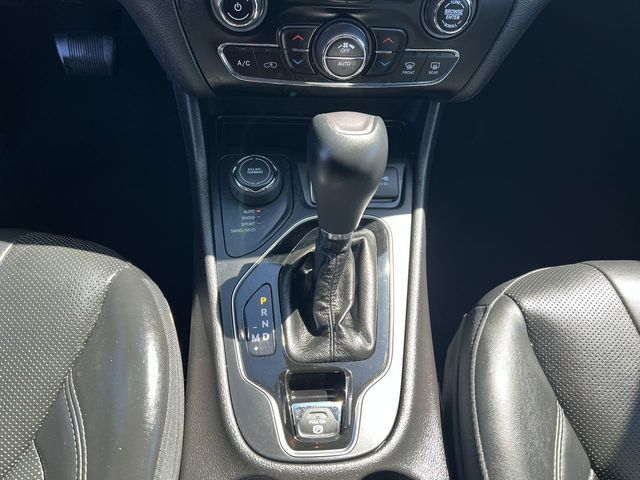 Thumbnail: 2019 Jeep Cherokee - 16