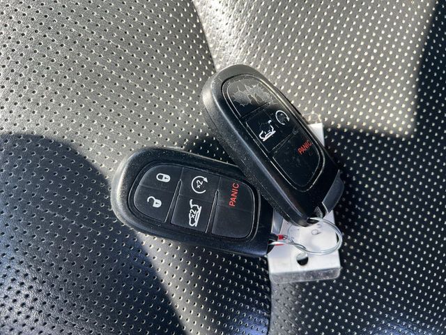 Thumbnail: 2019 Jeep Cherokee - 19