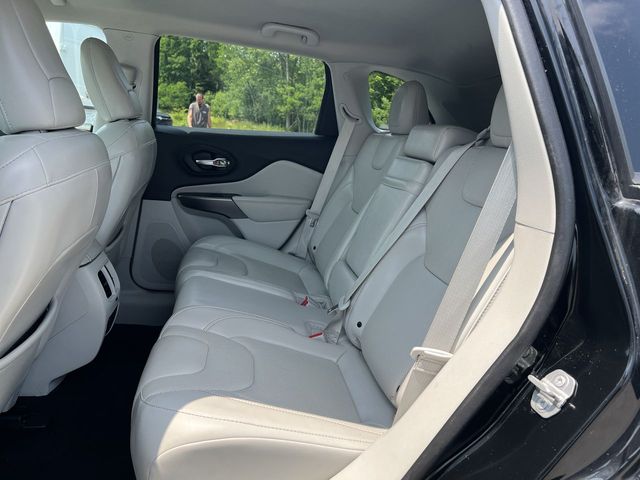 Thumbnail: 2019 Jeep Cherokee - 30