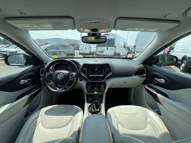 Thumbnail: 2019 Jeep Cherokee - 15