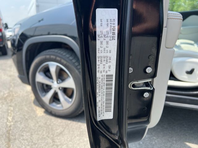 Thumbnail: 2019 Jeep Cherokee - 34