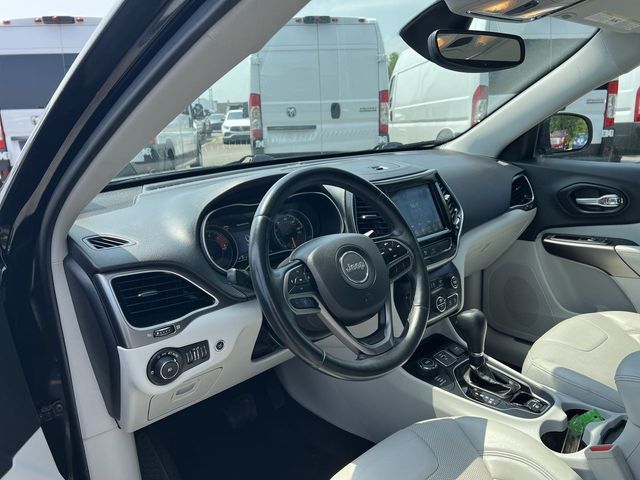 Thumbnail: 2019 Jeep Cherokee - 14