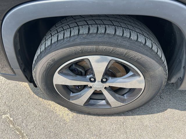 Thumbnail: 2019 Jeep Cherokee - 8