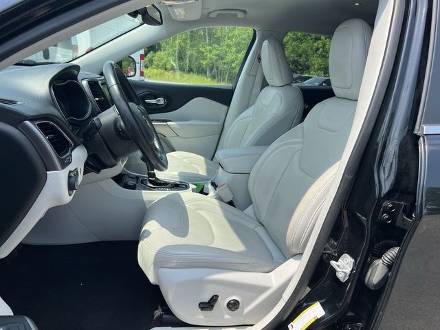 Thumbnail: 2019 Jeep Cherokee - 12