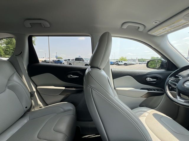 Thumbnail: 2019 Jeep Cherokee - 28