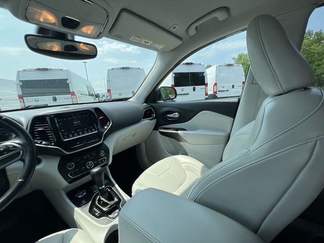 Thumbnail: 2019 Jeep Cherokee - 11