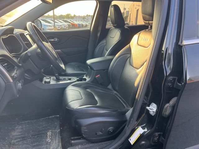 Thumbnail: 2019 Jeep Cherokee - 10
