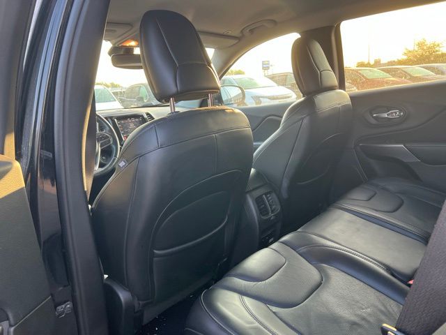 Thumbnail: 2019 Jeep Cherokee - 12