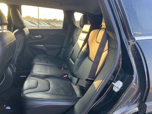 Thumbnail: 2019 Jeep Cherokee - 21
