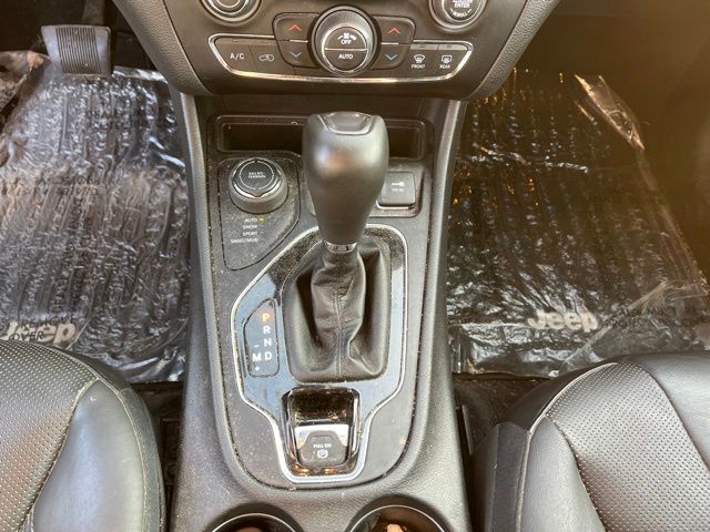 Thumbnail: 2019 Jeep Cherokee - 15