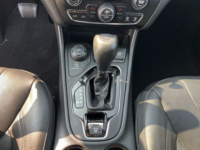 Thumbnail: 2019 Jeep Cherokee - 17
