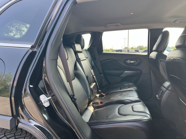 Thumbnail: 2019 Jeep Cherokee - 32