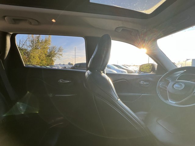 Thumbnail: 2019 Jeep Cherokee - 28