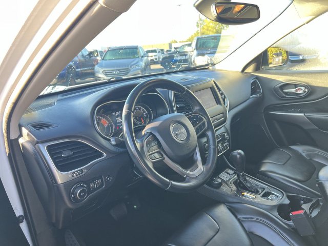 Thumbnail: 2019 Jeep Cherokee - 14