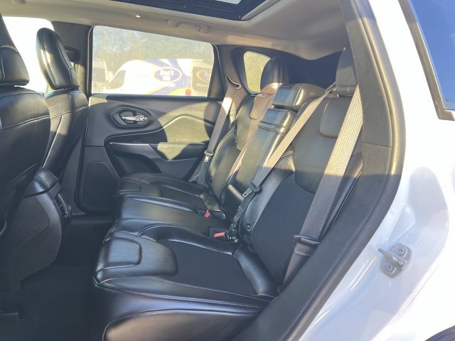 Thumbnail: 2019 Jeep Cherokee - 32