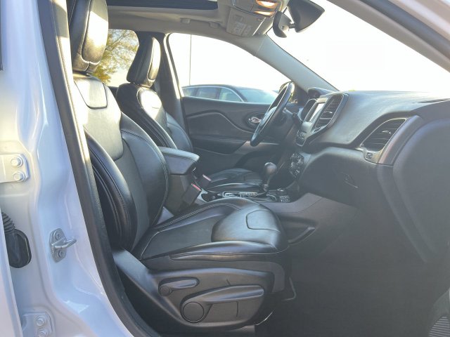 Thumbnail: 2019 Jeep Cherokee - 12