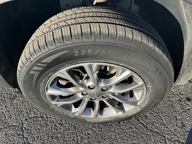 Thumbnail: 2019 Jeep Cherokee - 8
