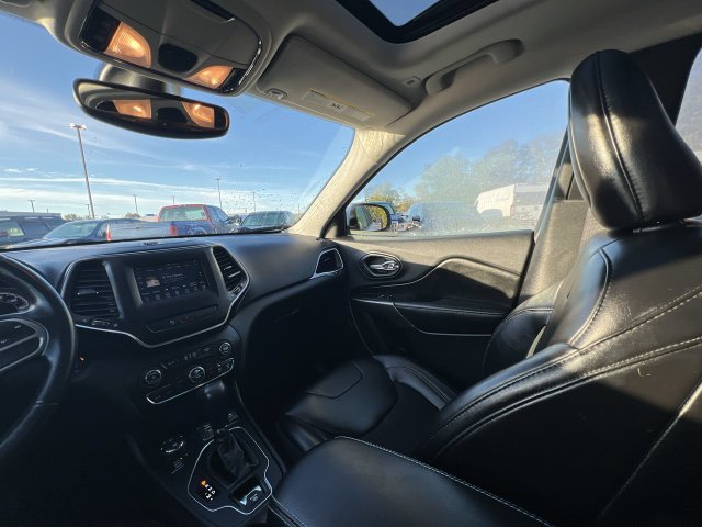Thumbnail: 2019 Jeep Cherokee - 10