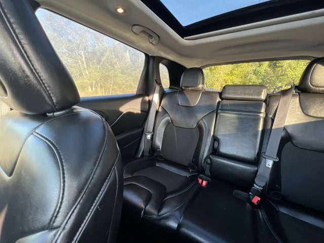 Thumbnail: 2019 Jeep Cherokee - 25