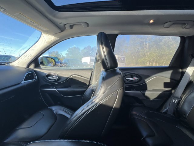 Thumbnail: 2019 Jeep Cherokee - 13