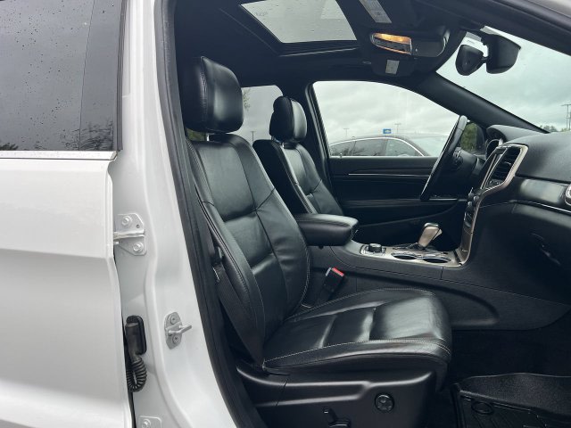Thumbnail: 2017 Jeep Grand Cherokee - 12