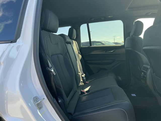 Thumbnail: 2026 Jeep Grand Cherokee - 33