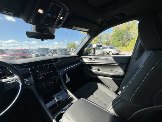 Thumbnail: 2026 Jeep Grand Cherokee - 10