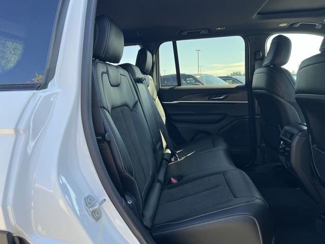 Thumbnail: 2026 Jeep Grand Cherokee - 32