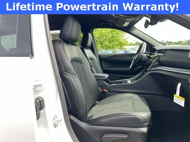 Thumbnail: 2025 Jeep Grand Cherokee L - 9