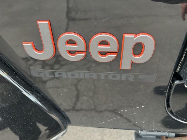 Thumbnail: 2023 Jeep Gladiator - 7