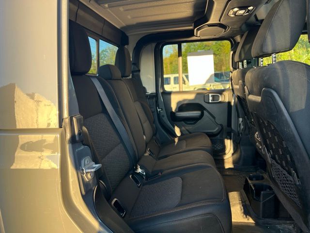 Thumbnail: 2021 Jeep Gladiator - 21