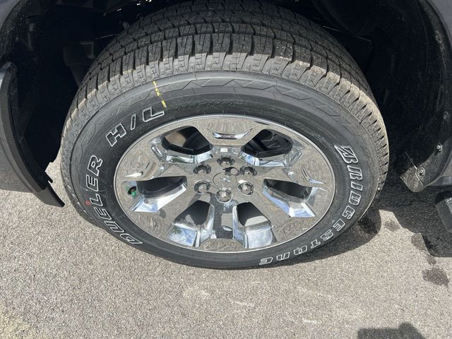 Thumbnail: 2026 RAM 1500 - 8