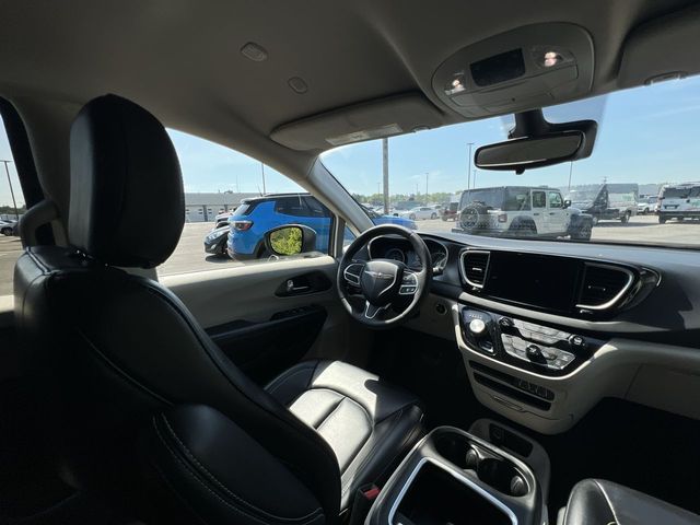 Thumbnail: 2023 Chrysler Pacifica - 10