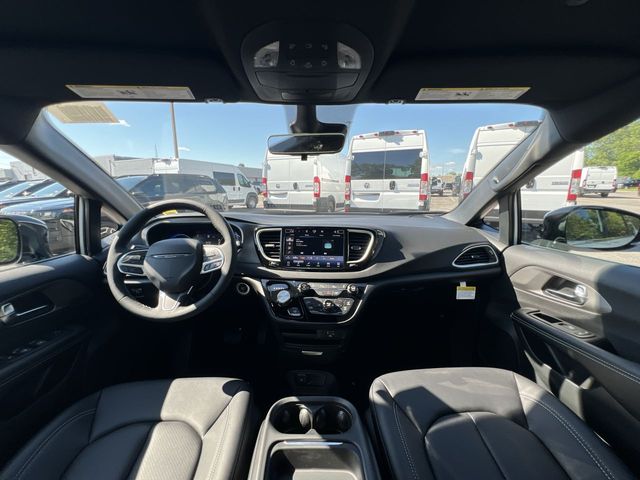 Thumbnail: 2027 Chrysler Pacifica - 15