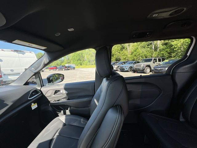 Thumbnail: 2027 Chrysler Pacifica - 25