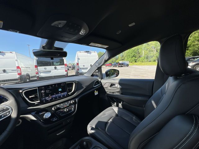 Thumbnail: 2027 Chrysler Pacifica - 13