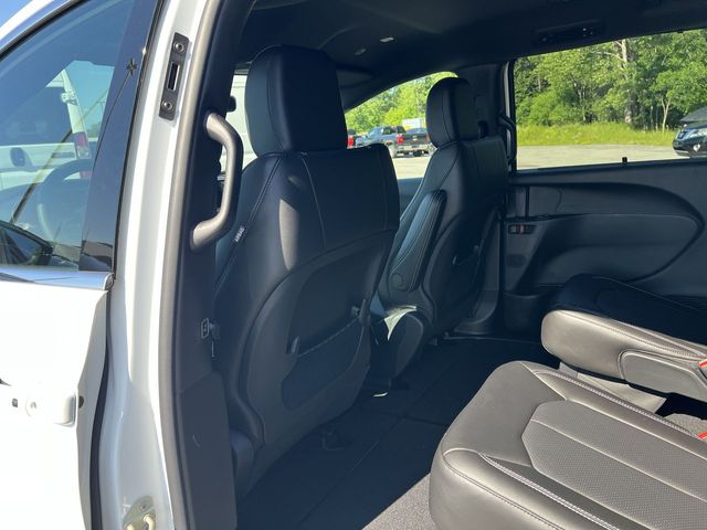 Thumbnail: 2027 Chrysler Pacifica - 30