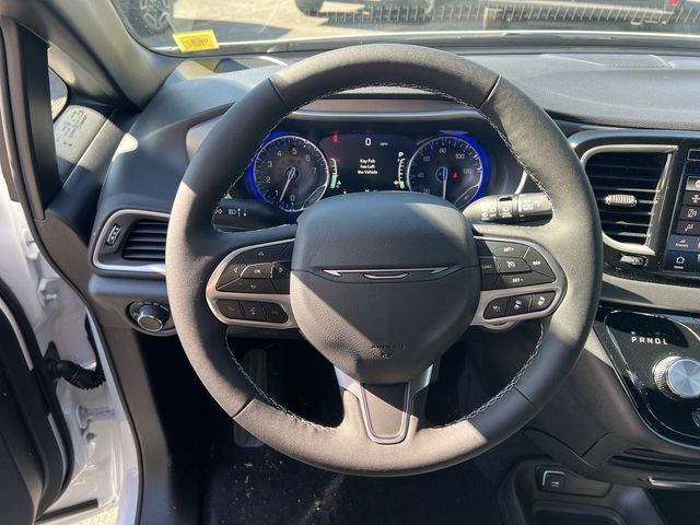 Thumbnail: 2027 Chrysler Pacifica - 33