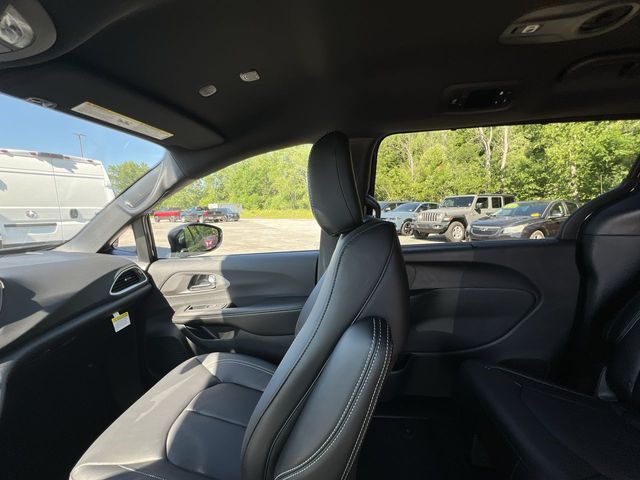 Thumbnail: 2027 Chrysler Pacifica - 11