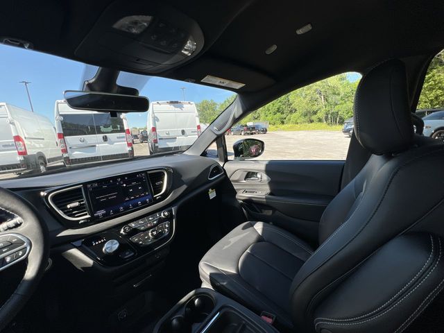 Thumbnail: 2027 Chrysler Pacifica - 25
