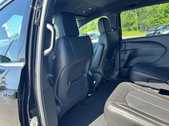 Thumbnail: 2027 Chrysler Pacifica - 29