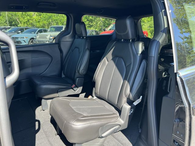 Thumbnail: 2027 Chrysler Pacifica - 30