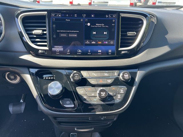 Thumbnail: 2027 Chrysler Pacifica - 16