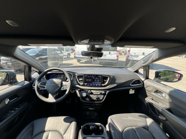 Thumbnail: 2027 Chrysler Pacifica - 15