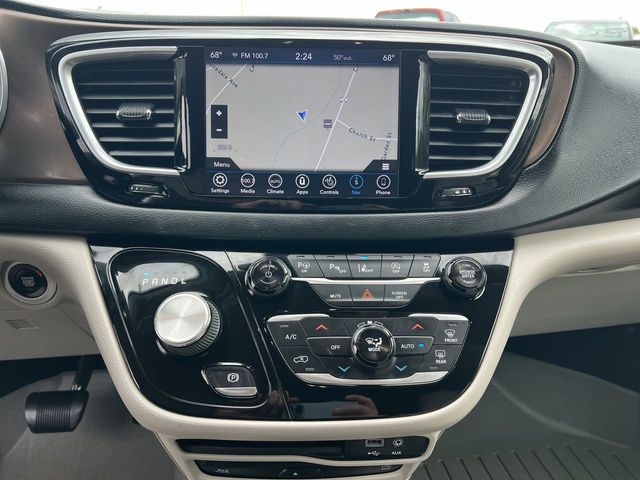 Thumbnail: 2019 Chrysler Pacifica - 16