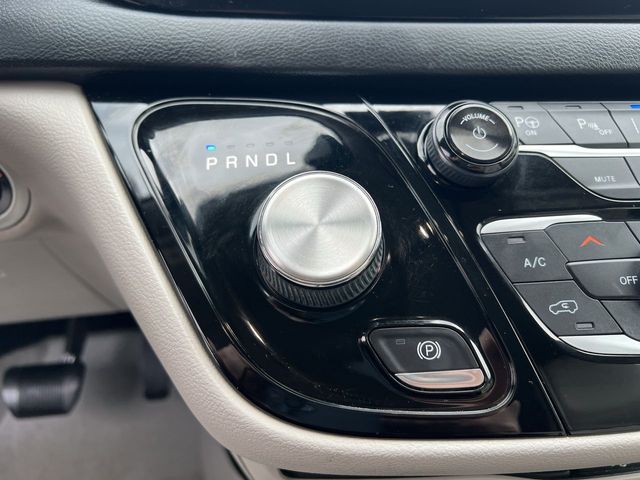 Thumbnail: 2019 Chrysler Pacifica - 34