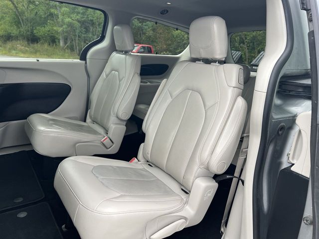 Thumbnail: 2019 Chrysler Pacifica - 30